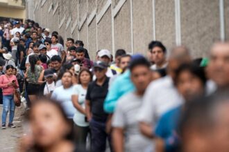 peru:-esquerda-enfrenta-fujimori-em-2o-turno-apos-apuracao-tumultuada