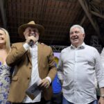 laurez-moreira-enaltece-a-forca-do-grupo-formado-no-lancamento-da-pre-candidatura-de-mauro-carlesse-ao-senado-e-de-gutierres-torquato-a-deputado-estadual
