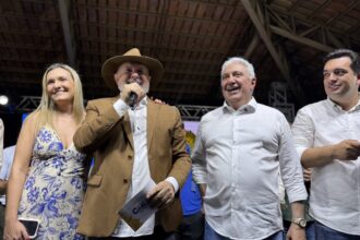 laurez-moreira-enaltece-a-forca-do-grupo-formado-no-lancamento-da-pre-candidatura-de-mauro-carlesse-ao-senado-e-de-gutierres-torquato-a-deputado-estadual