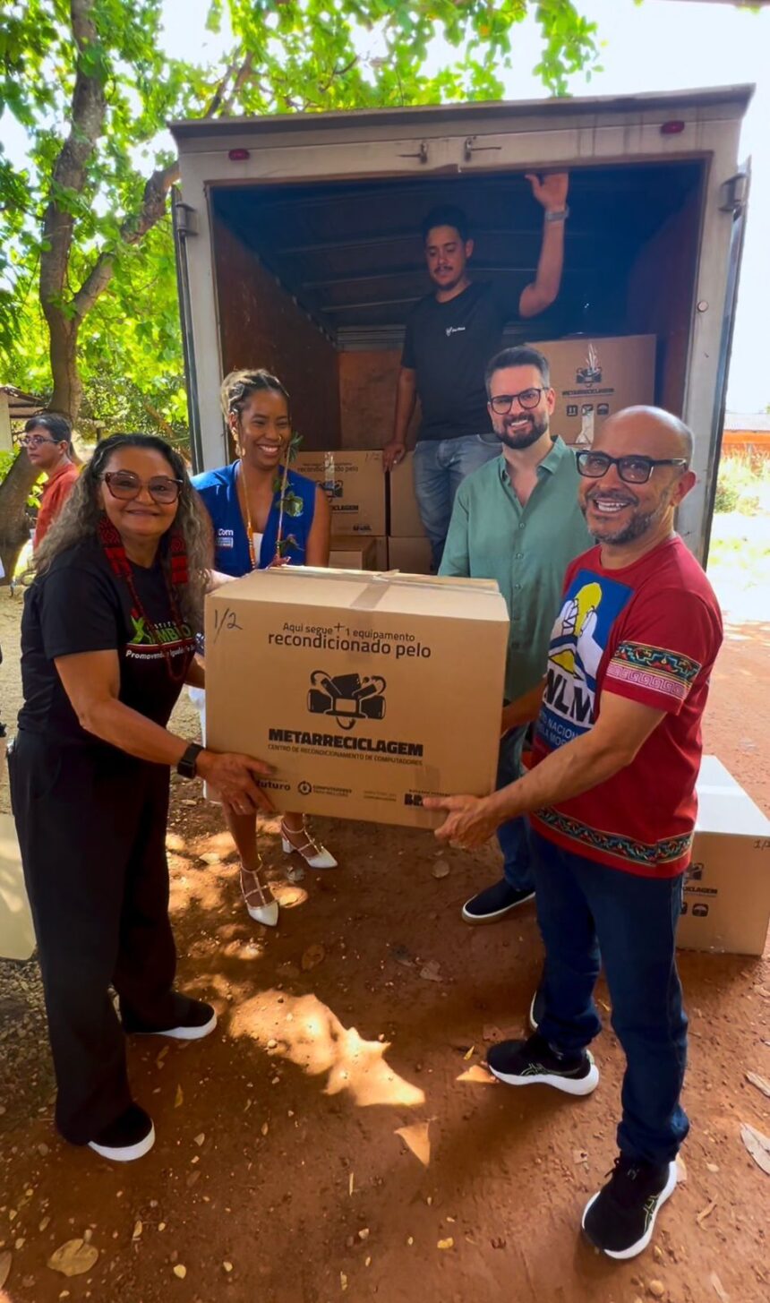 mantoan-participa-da-entrega-de-equipamentos-doados-pelo-programa-computadores-para-inclusao