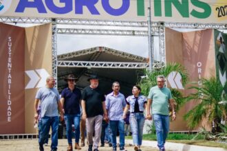 mauro-carlesse-visita-a-agrotins-2026-e-lembra-recorde-historico-de-r$-2,5-bilhoes-em-negocios-durante-sua-gestao
