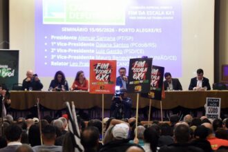fim-da-escala-6×1:-emendas-buscam-manter-44-horas-de-jornada-para-atividades-essenciais