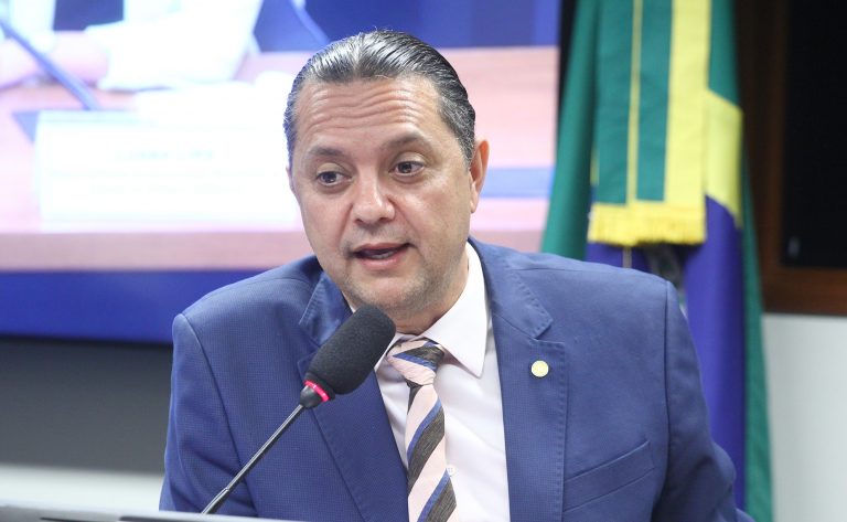 comissao-aprova-cordao-de-fita-roxa-como-simbolo-para-identificar-pessoas-com-alzheimer