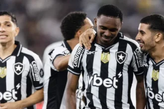 corinthians-e-botafogo-duelam-no-rio-para-se-afastar-da-zona-de-rebaixamento-do-brasileirao