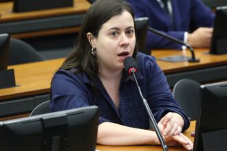 comissao-aprova-regra-de-transparencia-para-reforma-de-escolas-apos-desastres