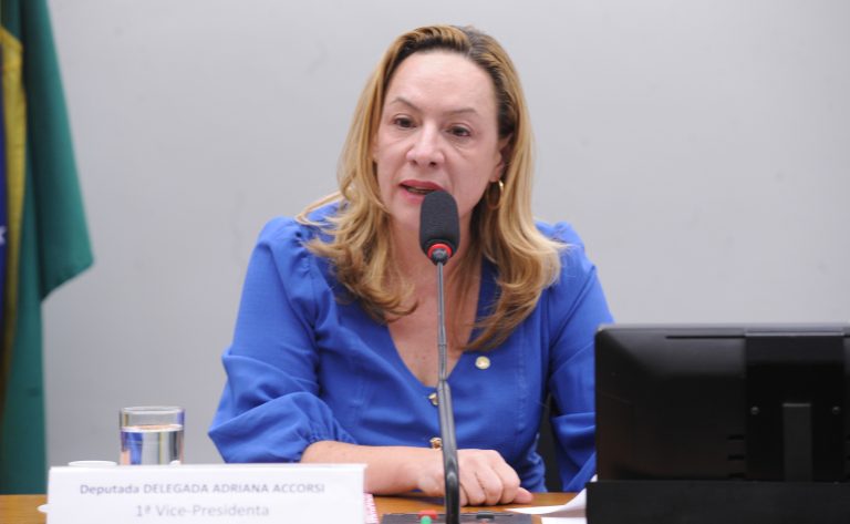 comissao-aprova-novas-regras-para-afastar-agressores-de-vitimas-no-servico-publico