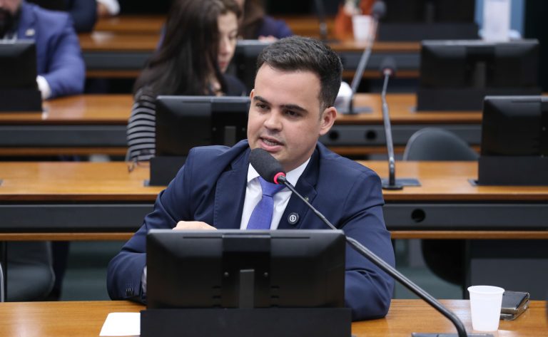 comissao-de-seguranca-publica-aprova-porte-de-arma-para-medicos-veterinarios