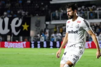 socorrido-de-ambulancia-no-jogo-do-santos,-luan-peres-esta-bem-e-acordado