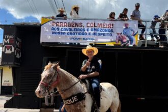 na-cavalgada-de-colmeia,-luciano-oliveira-destaca-forca-da-cultura-sertaneja