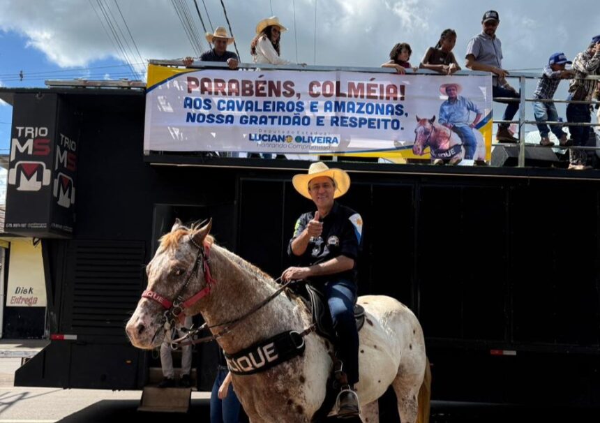 na-cavalgada-de-colmeia,-luciano-oliveira-destaca-forca-da-cultura-sertaneja
