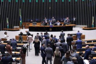camara-pode-votar-nesta-quarta-feira-piso-do-magisterio-e-projetos-sobre-fertilizantes-e-seguro-rural