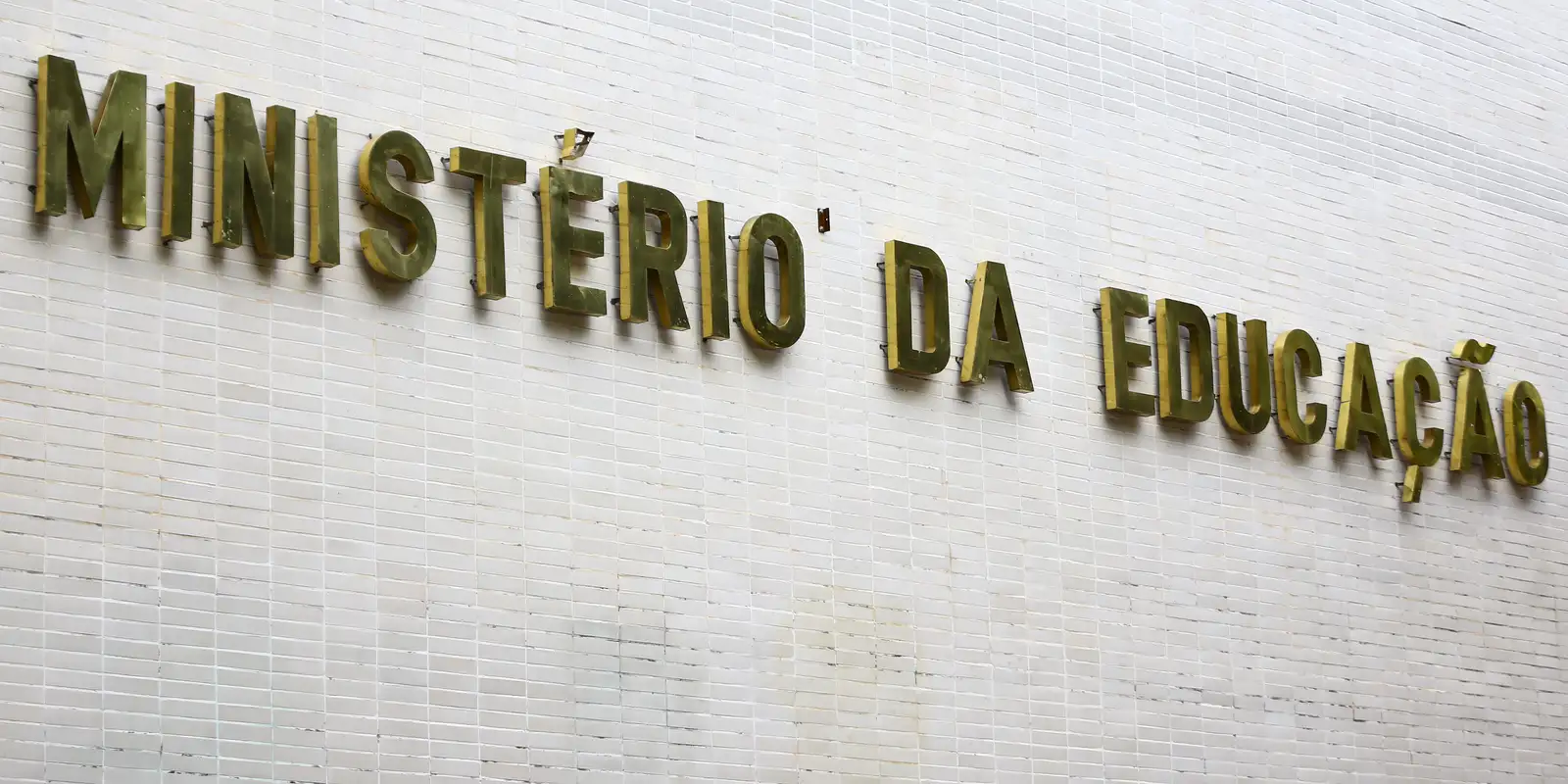 metade-dos-professores-formados-em-ead-tem-desempenho-insuficiente