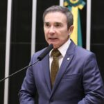 comissao-de-educacao-aprova-projeto-que-proibe-uso-de-conteineres-e-lonas-em-escolas
