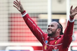 ‘estao-tentando-me-aposentar-mas-eu-nem-penso-nisso’,-diz-lewis-hamilton