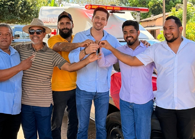 olyntho-reforca-a-saude-de-araguana-com-a-entrega-de-nova-ambulancia