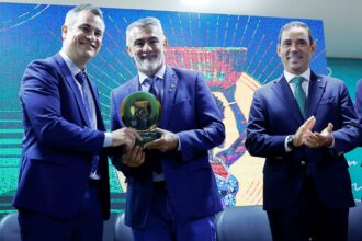 presidente-da-aleto-e-homenageado-durante-abertura-da-programacao-do-dia-da-defensoria-publica