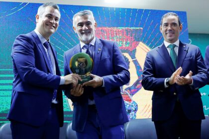 presidente-da-aleto-e-homenageado-durante-abertura-da-programacao-do-dia-da-defensoria-publica