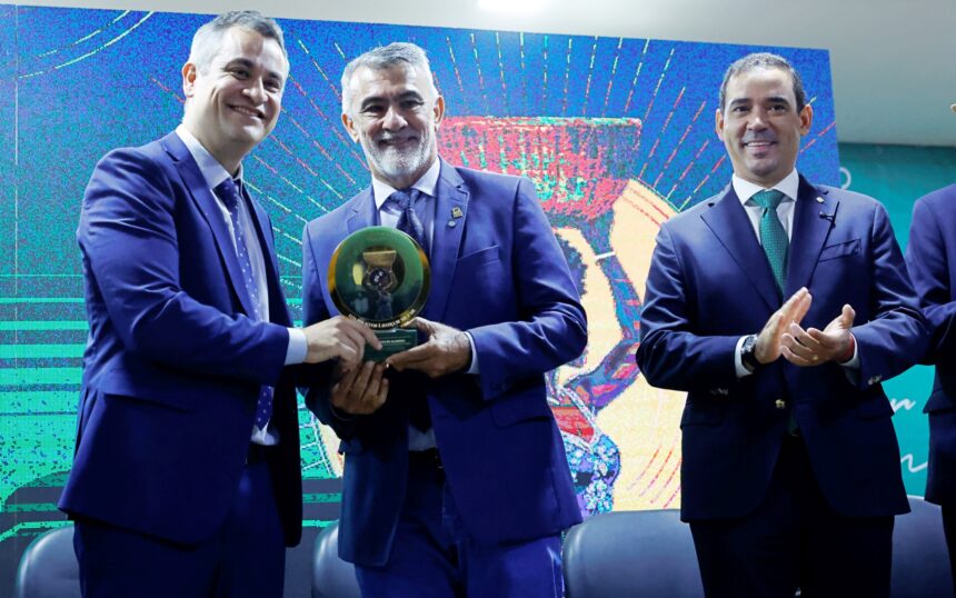 presidente-da-aleto-e-homenageado-durante-abertura-da-programacao-do-dia-da-defensoria-publica