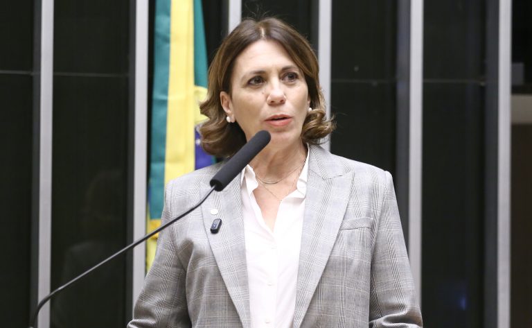 comissao-aprova-proposta-de-internet-obrigatoria-em-voos-com-envio-gratuito-de-mensagens-de-texto