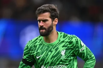 titular-absoluto-no-gol-da-selecao,-alisson-chega-a-copa-do-mundo-atormentado-por-lesoes