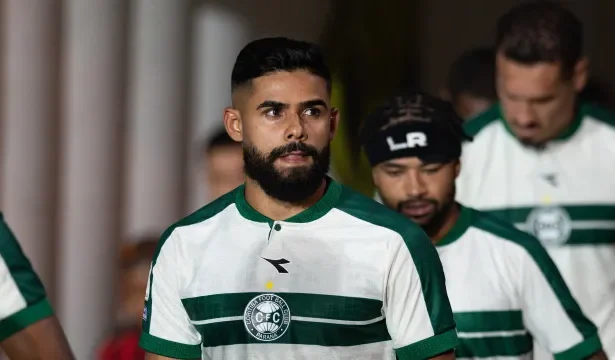 coritiba-e-bahia-fazem-duelo-direto-por-vaga-no-g-6-do-brasileirao