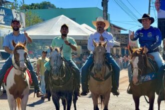 sandoval-cardoso-participa-de-cavalgadas-em-gurupi,-barrolandia,-divinopolis-e-itapiratins-e-destaca-a-importancia-do-homem-do-campo-e-a-forca-do-agro