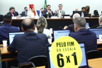 comissao-sobre-fim-da-escala-6×1-ouve-sindicatos-e-movimentos-sociais-nesta-terca-feira