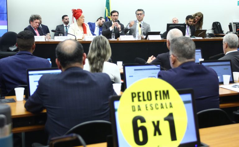 comissao-sobre-fim-da-escala-6×1-ouve-sindicatos-e-movimentos-sociais-nesta-terca-feira
