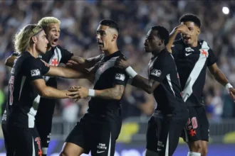 sob-pressao-em-sao-januario,-vasco-precisa-vencer-o-barracas-para-avancar-na-sul-americana