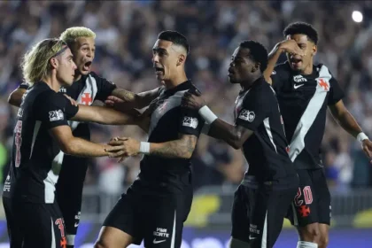 sob-pressao-em-sao-januario,-vasco-precisa-vencer-o-barracas-para-avancar-na-sul-americana