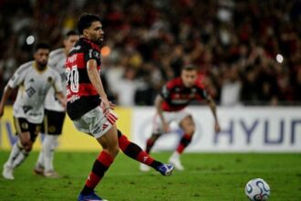 flamengo-vence-cusco-no-maracana-e-se-despede-de-convocados-para-a-copa-do-mundo