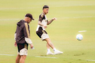 stjd-absolve-jardim-e-suspende-carrascal-por-tres-jogos-apos-expulsao-em-flamengo-x-palmeiras