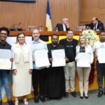 claudia-lelis-homenageia-religiosos-e-liderancas-catolicas-durante-sessao-de-30-anos-da-arquidiocese