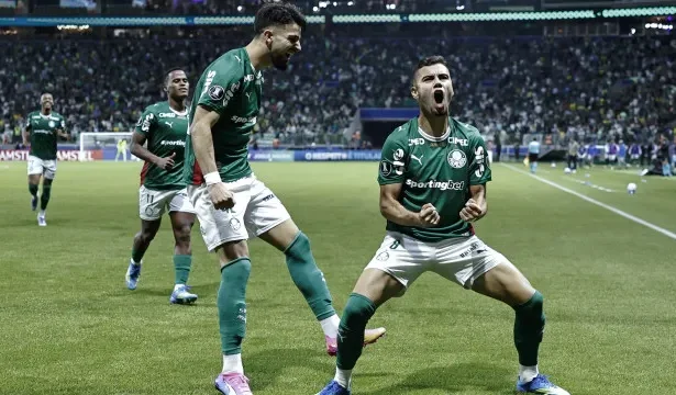 palmeiras-goleia-junior-com-flaco-garcom-e-vai-as-oitavas-da-libertadores