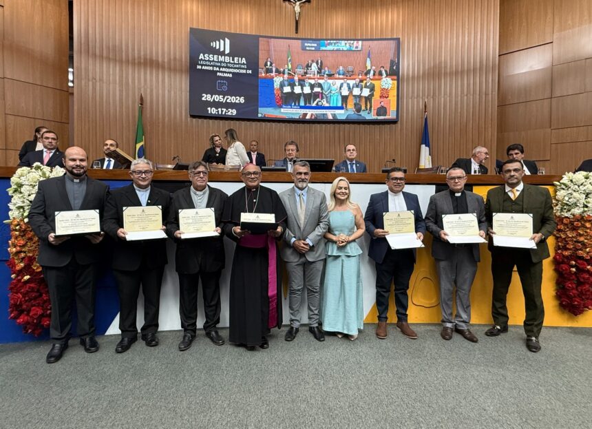 amelio-cayres-presta-homenagens-durante-sessao-solene-dos-30-anos-da-arquidiocese-de-palmas