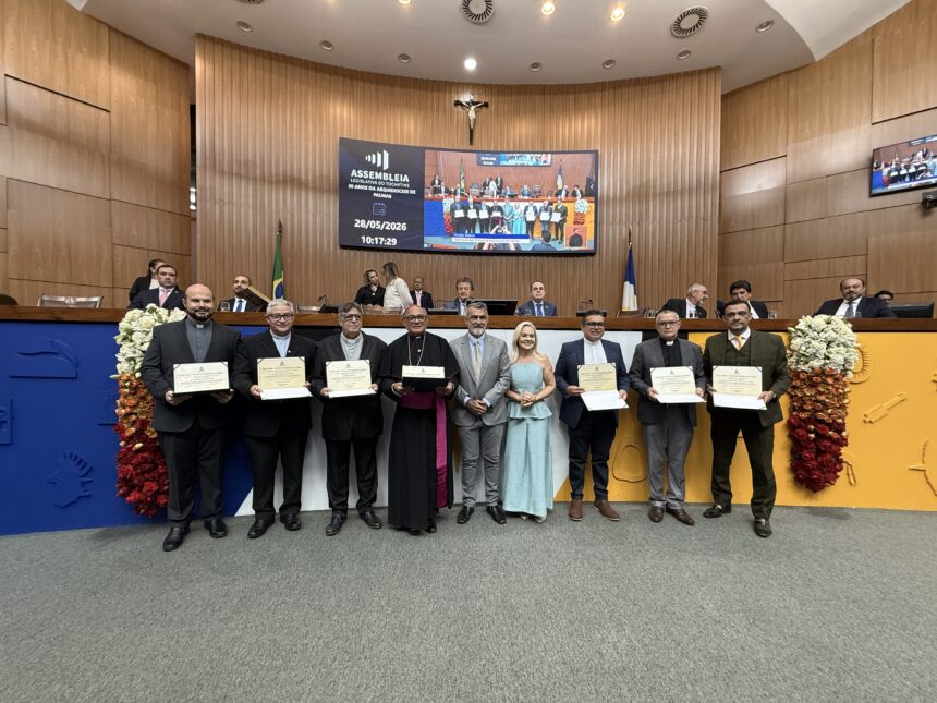 amelio-cayres-presta-homenagens-durante-sessao-solene-dos-30-anos-da-arquidiocese-de-palmas