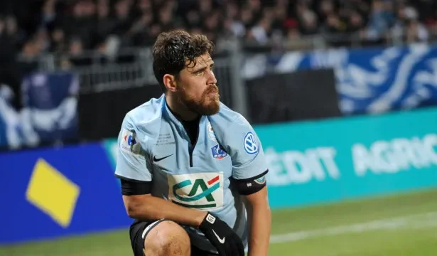 ex-jogador-sofre-mal-subito-e-morre-a-caminho-do-estadio-aos-43-anos
