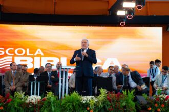 laurez-moreira-participa-de-encontro-evangelico-e-fala-sobre-o-papel-da-fe-na-vida-das-familias