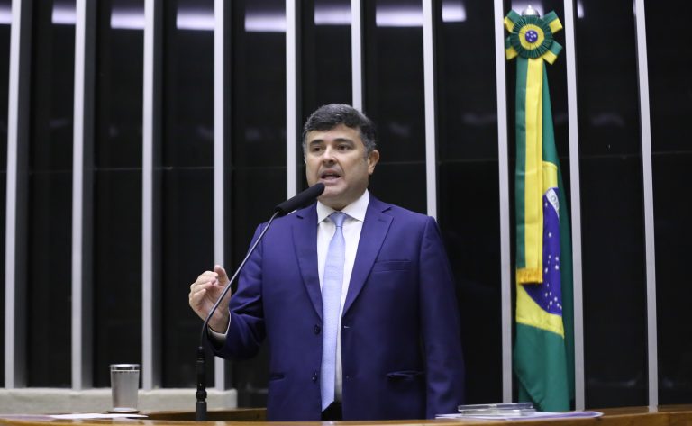projeto-torna-obrigatoria-presenca-de-tecnico-de-enfermagem-em-escolas-de-tempo-integral