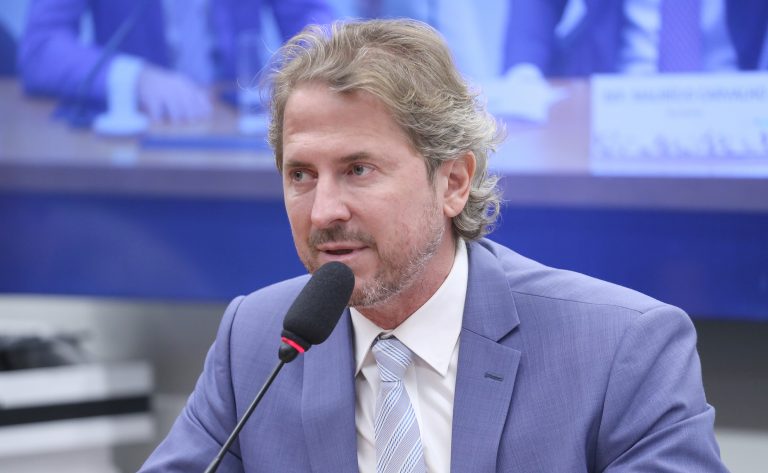 comissao-aprova-diretrizes-para-incentivar-trabalho-voluntario-e-solidariedade-na-educacao
