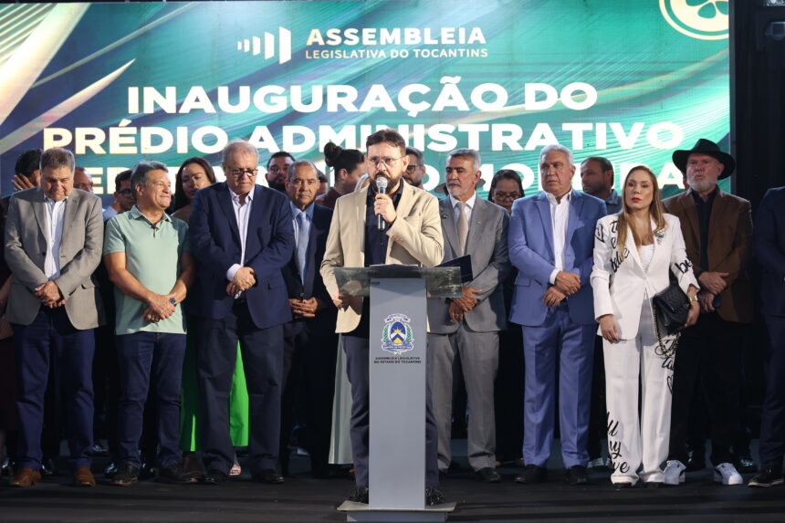servidores-comemoram-inauguracao-de-centro-administrativo-da-aleto