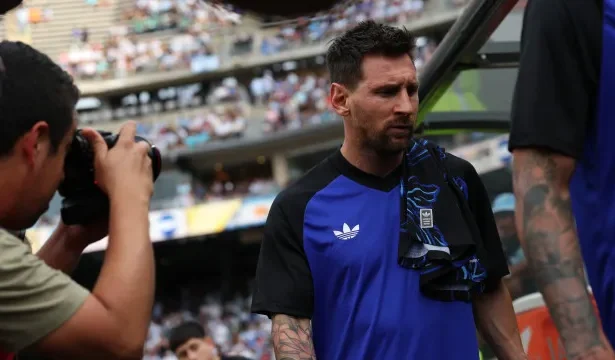 com-penalti-polemico-e-messi-no-banco,-argentina-bate-honduras-sem-sustos
