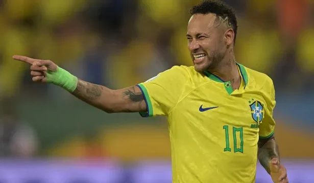 neymar-faz-exames-para-saber-se-podera-jogar-na-estreia-do-brasil-na-copa