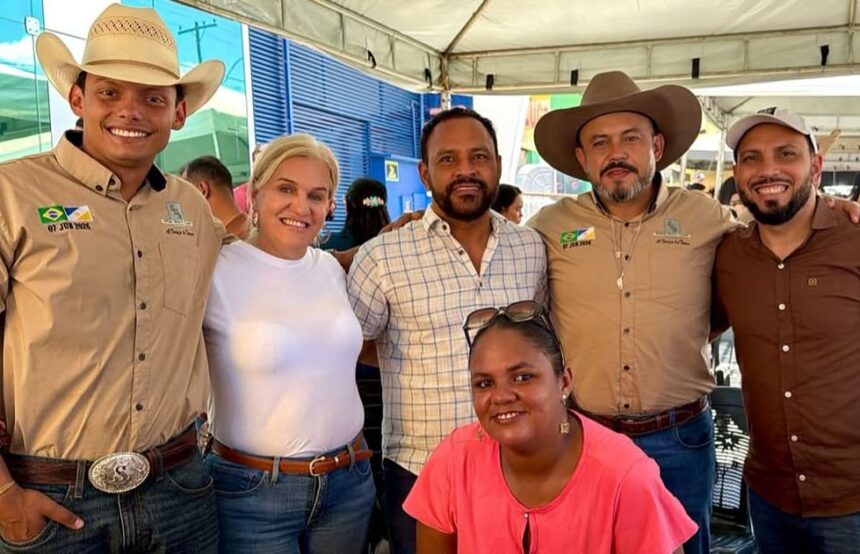 pre-candidata-a-deputada-estadual-dra.-angela-da-facit-participa-da-cavalgada-de-araguaina-ao-lado-de-sandoval-cardoso,-pre-candidato-a-deputado-federal