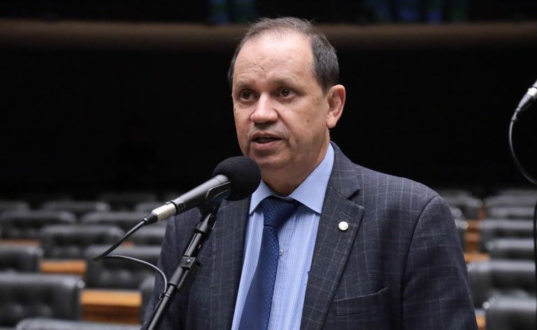 comissao-aprova-regras-para-uso-de-colas-e-objetos-cortantes-que-possam-ferir-animais