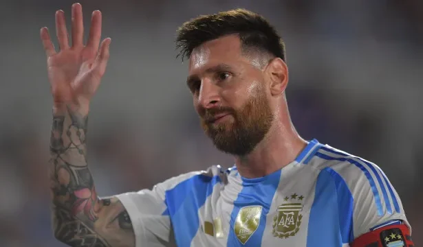 messi-volta-e-destrava-a-argentina,-que-bate-islandia-em-despedida-pre-copa
