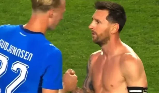 jogador-da-islandia-faz-revelacao-a-messi,-e-reacao-viraliza;-video