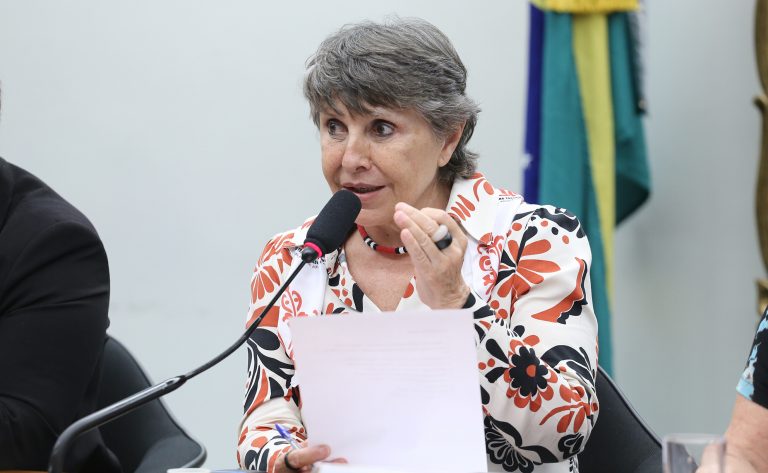 comissao-aprova-inclusao-de-vitimas-de-desastres-em-programa-de-saude-menstrual