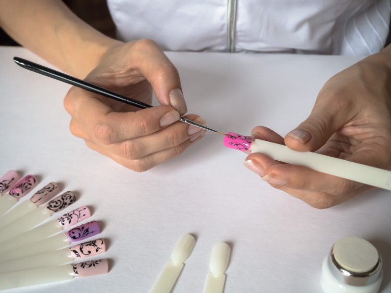 comissao-aprova-projeto-que-reconhece-profissao-de-designer-de-unhas