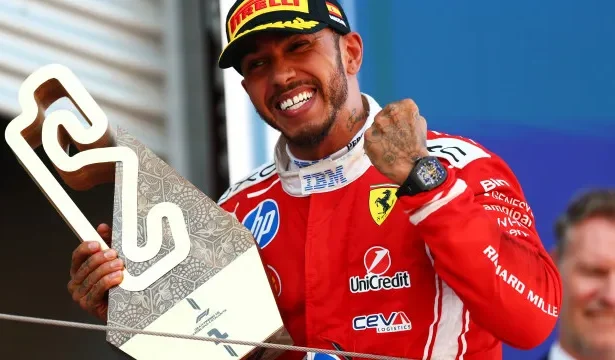 f1:-hamilton-aproveita-estrategia,-vence-gp-de-barcelona-e-ganha-a-primeira-na-ferrari